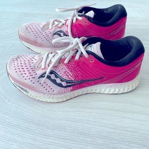 Women’s Saucony Freedom 3 Running Shoes
